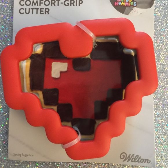 8-Bit Heart Comfort Grip Cookie Cutter - Picture 2 of 4